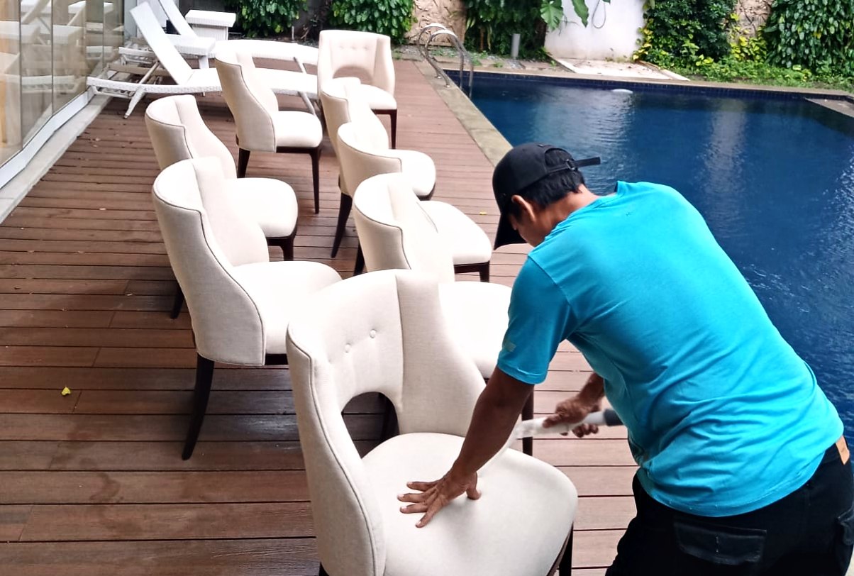 Cuci Kursi Makan