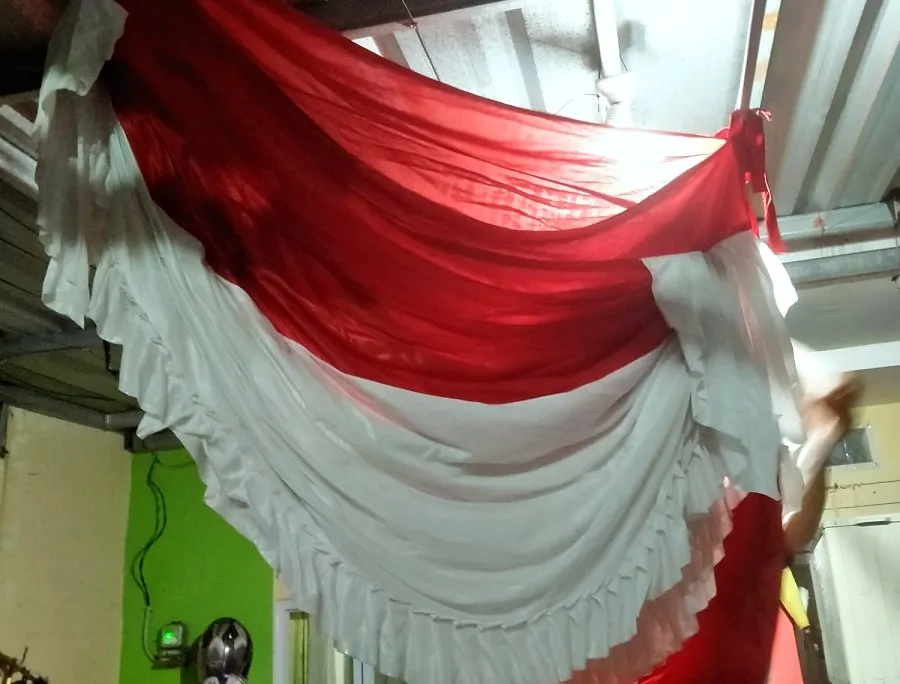 Hiasan kain merah putih yang sudah dicuci